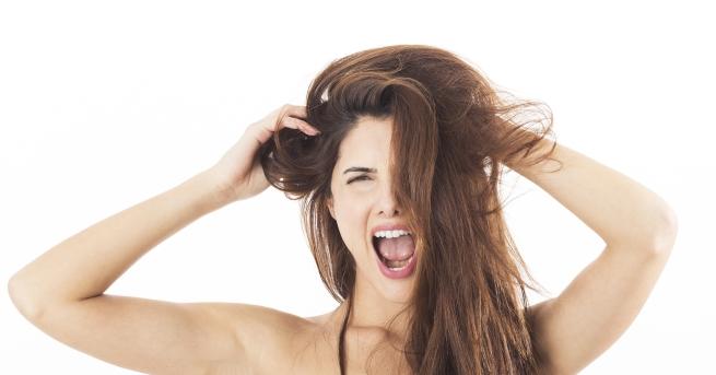 Те са навсякъде на опашката в магазина в трамвая