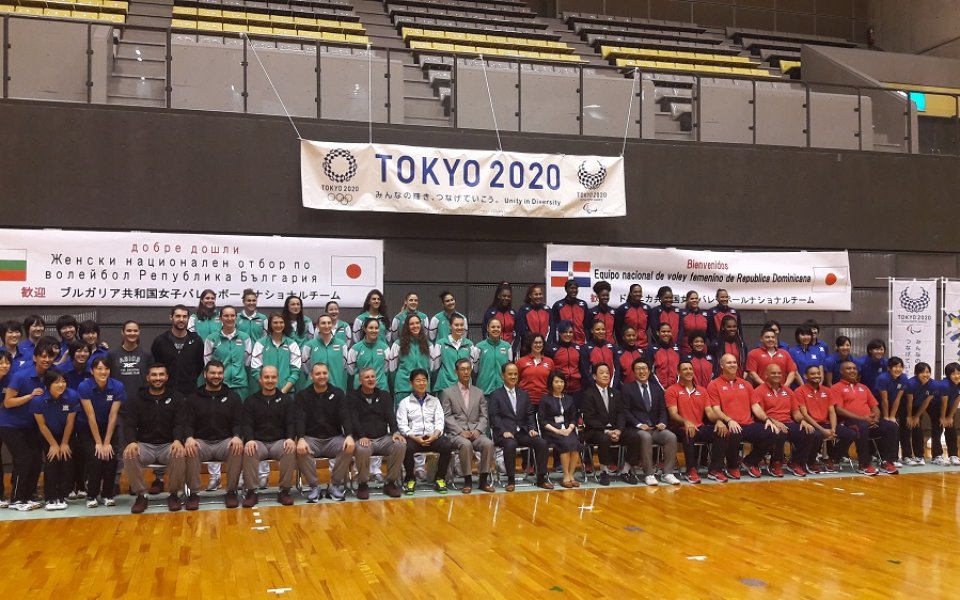 Необичаен подарък за волейболистките от кмета на Окаяма