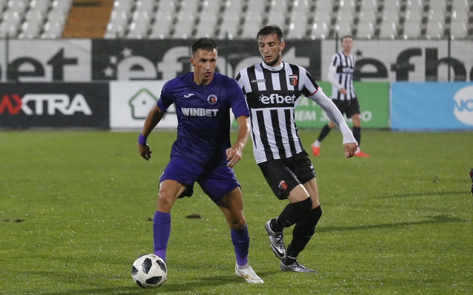 Етър и Локомотив Пловдив откриват петъчната програма в българския шампионат