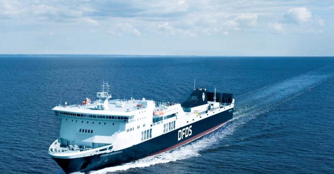 Ферибот превозващ 335 души гори в Балтийско море съобщиха литовските