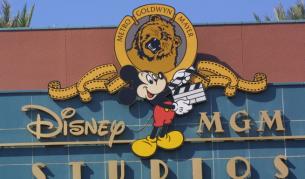 <p>Бизнес сделката на века в киното</p>