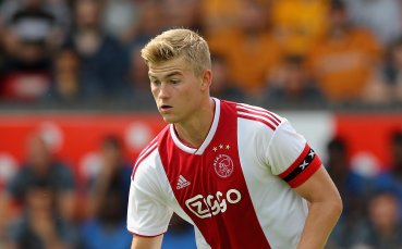 Цената на Де Лихт скочи още, броят на кандидатите за него също