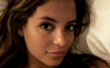 Свободолюбивата половинка на Чичарито се снима гола на кон