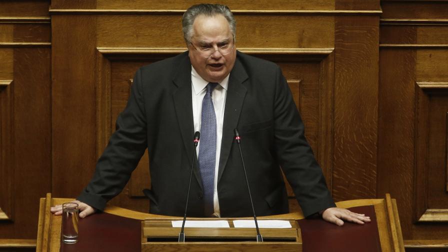 Външният министър на Гърция подаде оставка