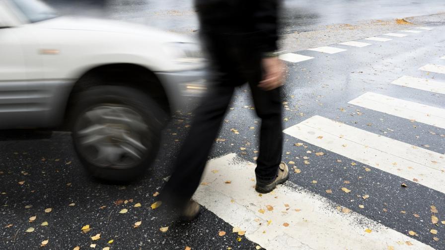Кола блъсна мъж на пешеходна пътека в Пловдив
