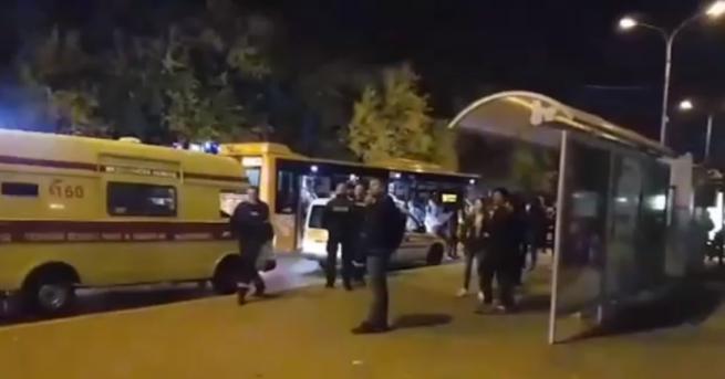 Временно е спряно движението на метрото на станция Васил Левски