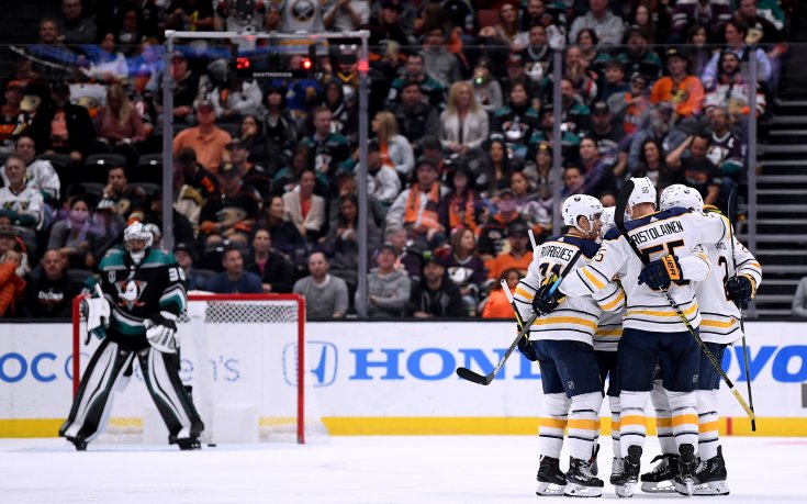 Бъфало развали празника на Анахайм в НХЛ