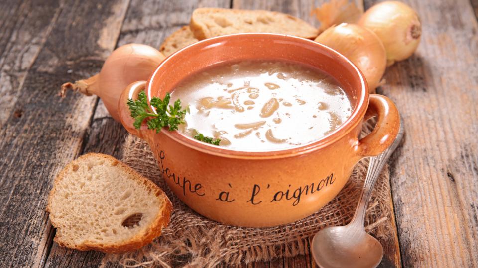 Класическа френска лучена супа