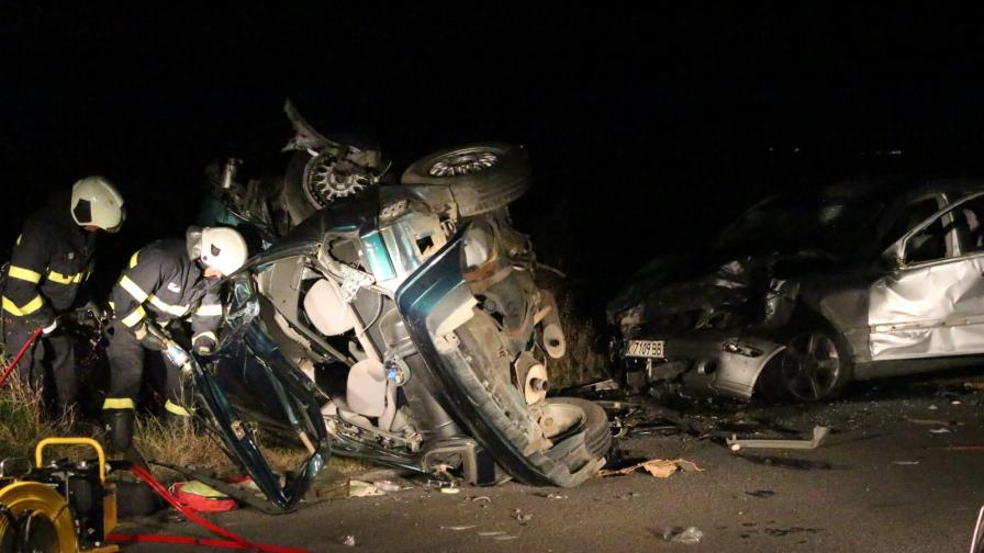 Двама души загинаха при тежка катастрофа на пътя Стара Загора-Казанлък