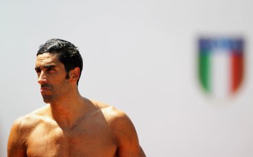 Бившият световен шампион по плуване Филипо Манини помогна на турист отнесен навътре