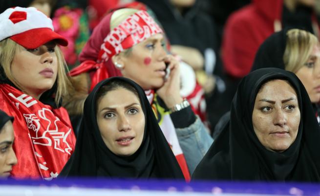 Радост в Иран: след 40 години жени отново могат да гледат мач