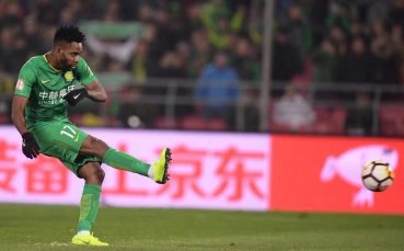 Китайският клуб Пекин Гуоан се раздели с нападателя Седрик Бакамбу