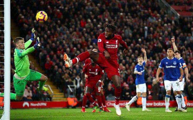 Ливърпул зашлеви Евертън с най-куриозния гол в историята