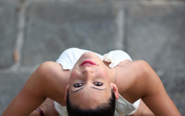 Брюнетката, която оплете италианската сензация