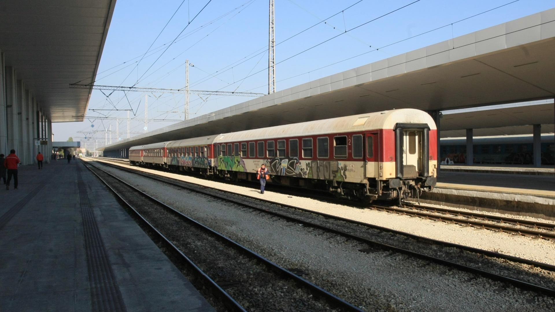 Въпросът с неработещите климатици в някои влакове трябва да се