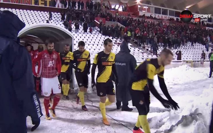 Снежната закачка на Стивън Петков с вратаря на Ботев Пд