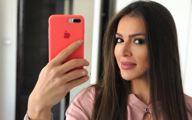 Черногорска красавица печели фенове във волейбола