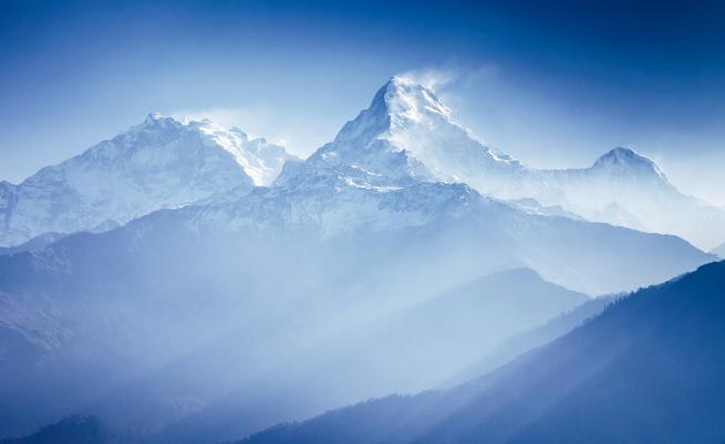  Вдовици на шерпи изкачват Еверест в тяхна памет 