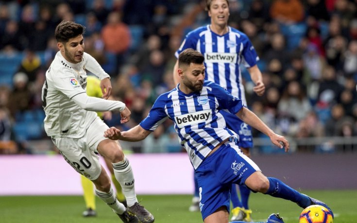 Реал Мадрид се забавлява при успех над Алавес (видео)