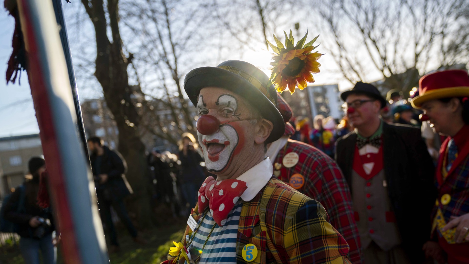 Защо десетки клоуни се събраха в Лондон