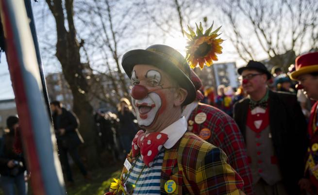 Защо десетки клоуни се събраха в Лондон