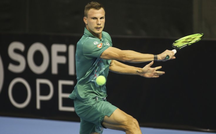 Втори поставен отпадна от Sofia Open