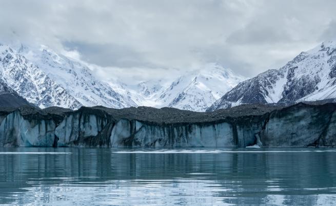 Най-големият ледник в Нова Зеландия се разпада
