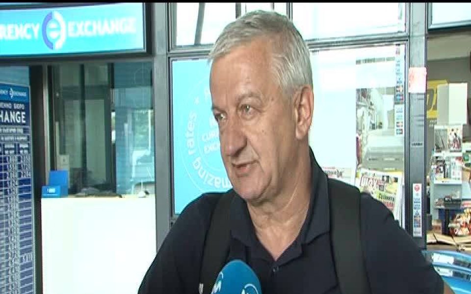 Президентът на Локомотив Пд - Христо Крушарски, говори пред медиите