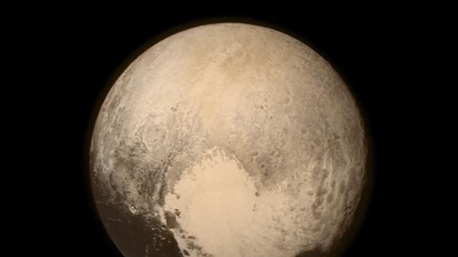 <p>Огромното бяло &bdquo;сърце&ldquo; на Плутон има изненадващо жесток произход</p>