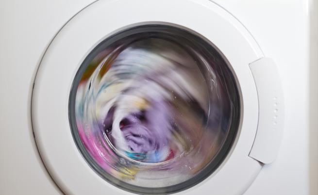 Осем причини пералнята да съсипва дрехите ви