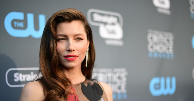 Джесика Клеър Бийл е една от любимите ни американски актриси и