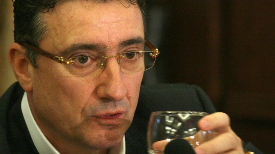  Арабаджиев остава в ареста 