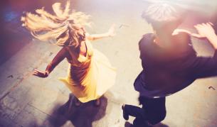 <p>Танцовите зали и сцените за изкуства отварят врати</p>