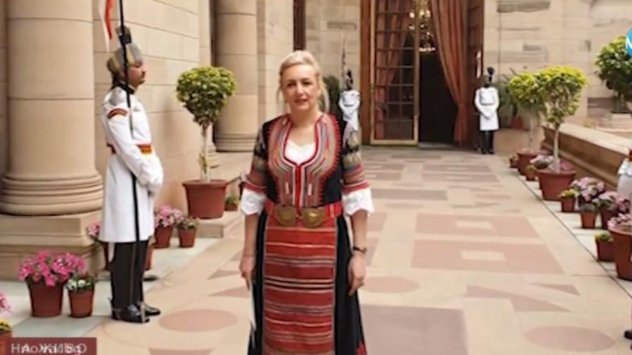 Защо българска посланичка встъпи в длъжност с народна носия