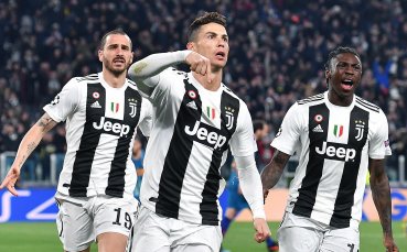 Какво прави CR7 с топката, с която вкара хеттрик на Атлетико?