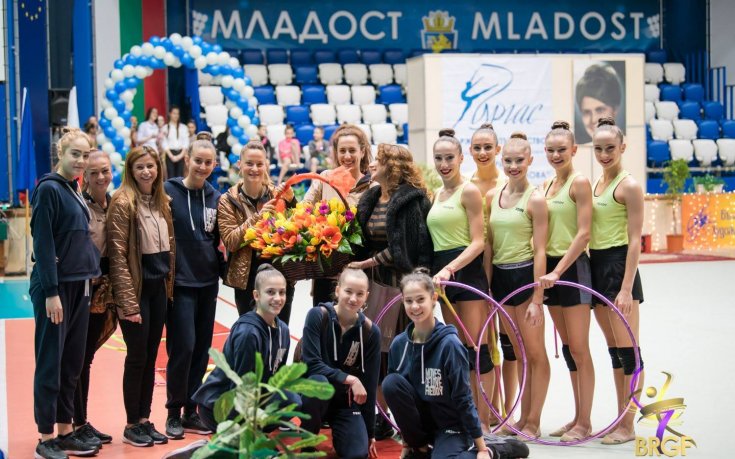 Обсипаха Илиана Раева с цветя и подаръци