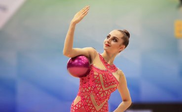 Прекрасната грация от националния тим на България по художествена гимнастика