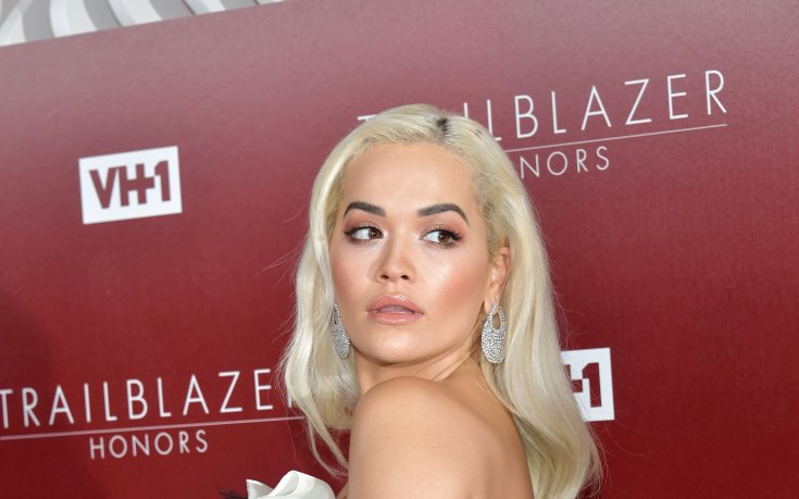 Бившата на Хамилтън пусна секси снимки от почивката си в Гърция