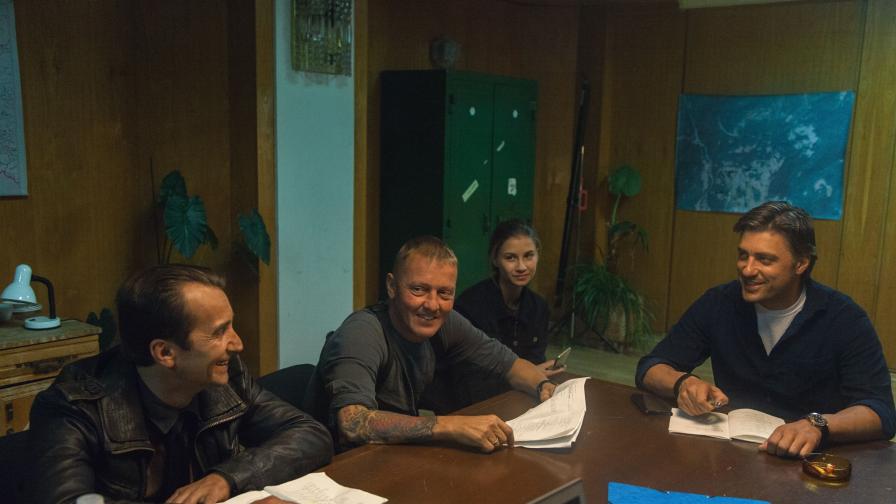  Емоционален двоен край на „ Откраднат живот “ и „ Дяволското гърло “ 