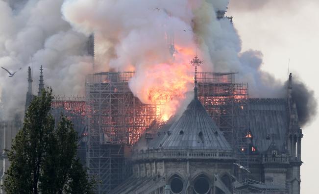 15 април: Ден на огън и лед – две трагедии, които разбиха илюзията за вечност