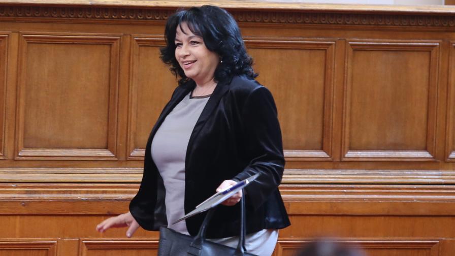  Петкова: Въпросът за цената на тока е избирателен трик 