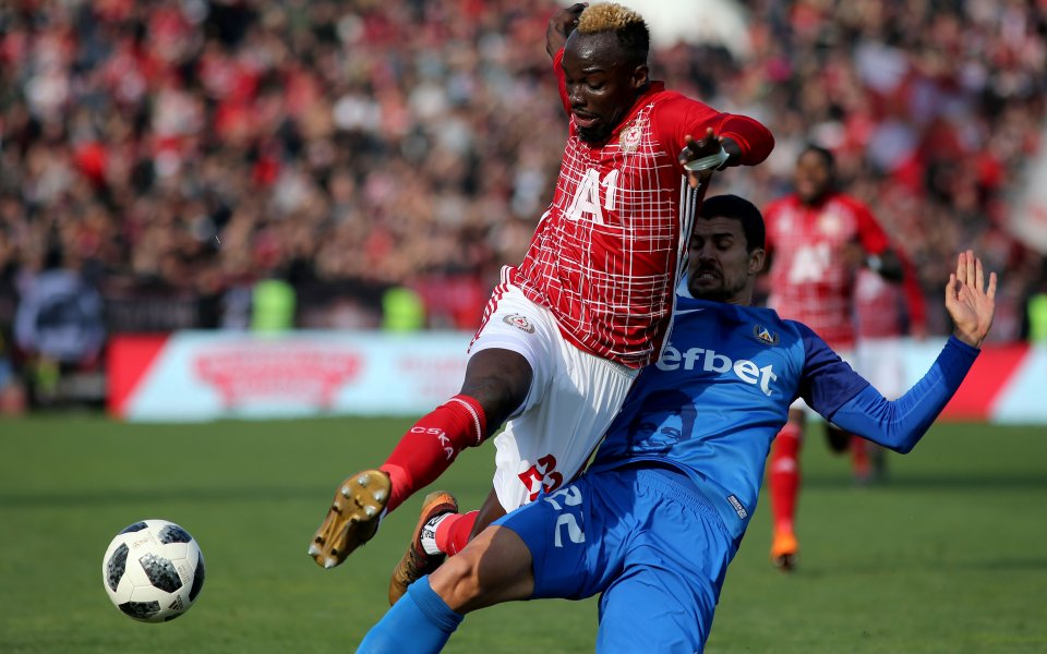 Левски приема ЦСКА в най-интригуващия мач от 35-ия плейофен кръг