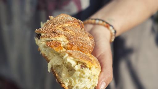  <p>Всичко, което ви би трябвало за <strong>пухкав домакински козунак</strong></p> 