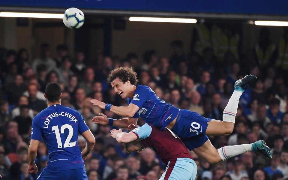 Бранителят на Челси Давид Луис демонстрира изключително критично отношение към