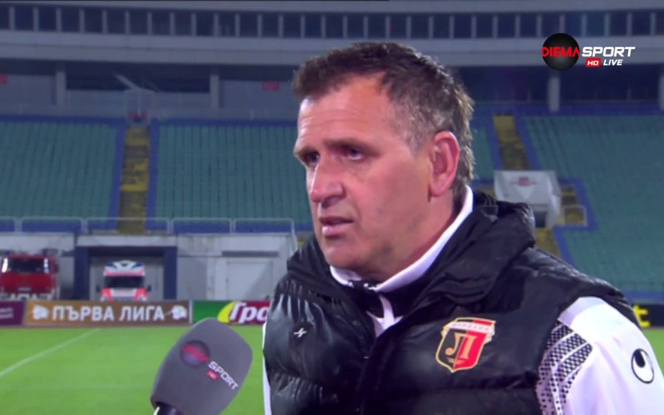 Старши треньорът на Локомотив Пловдив заяви, че иска отборът да