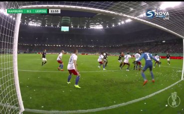 В 12 ата минута на двубоя от полуфиналите в турнира за