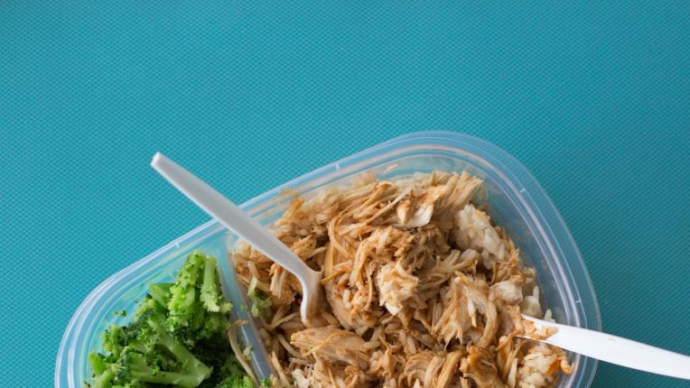 Отстранете неприятната миризма от пластмасовите кутии за храна