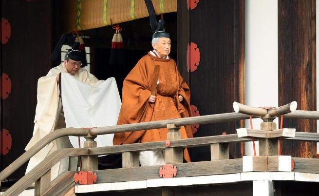 За първи път от 200 г.: японският император абдикира