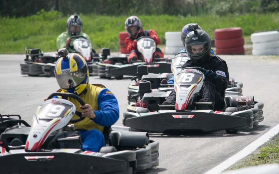 Традиционното благотворително картинг състезание в памет на легендарният пилот Аертон