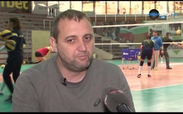 Селекционерът на националния отбор по волейбол при жените Иван Петков